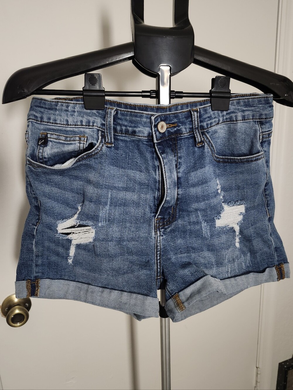 KanCan Distressed Cuffed Mid-Rise Denim Shorts  Size 11/29